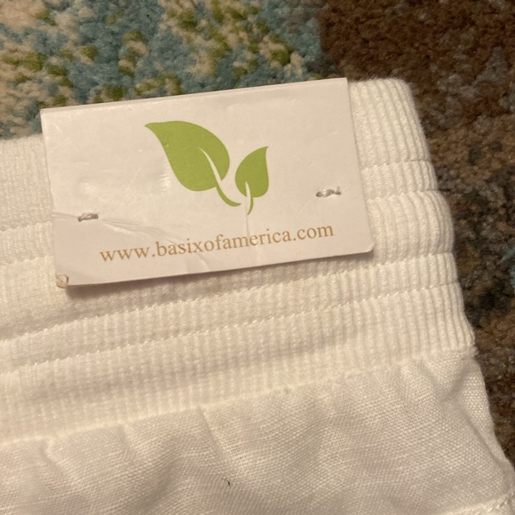 ⭐️ Linen by Basix of America White Shorts - Picture 12 of 15